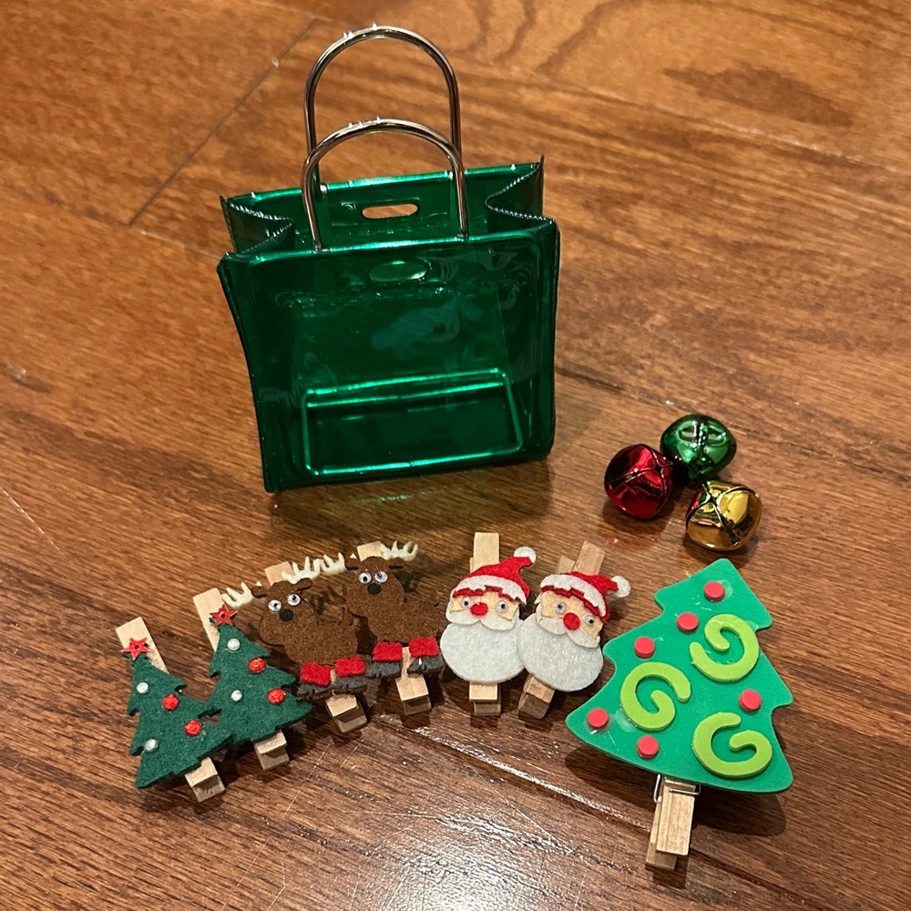 Handmade Christmas clips Set with Green Bag—7 total
